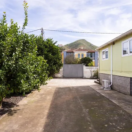 Con Jardin Y Barbacoa En El Centro De La Laguna *